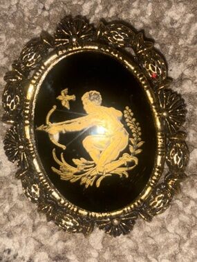 Gold tone, Sagittarius, zodiac oval brooch/pendant